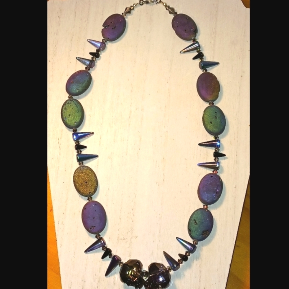 Rainbow druzy geode agate crystal necklace with glass skulls & spikes &earrings - Picture 3 of 15